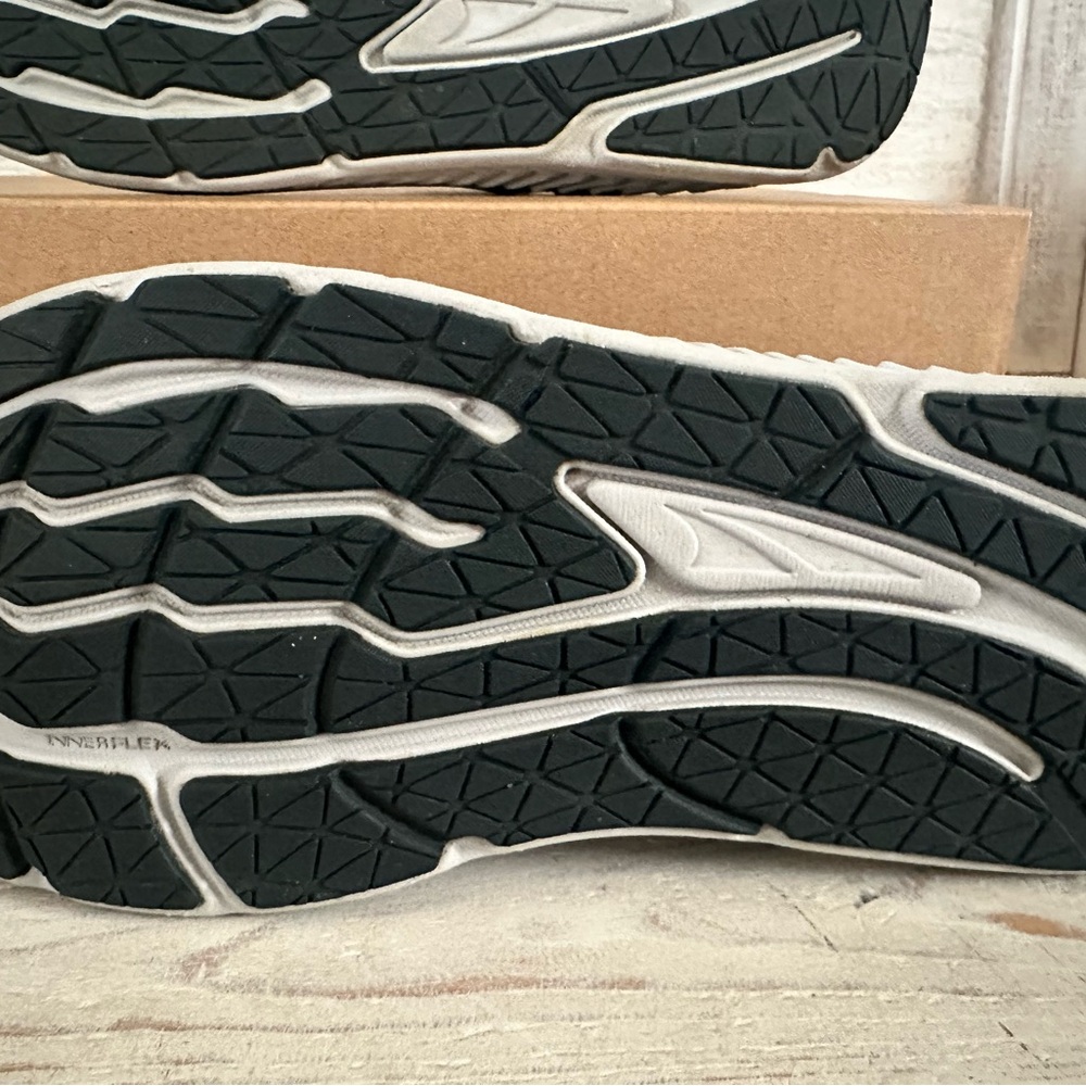 Altra Black and White Running Shoes 10W - Picture 4 of 12
